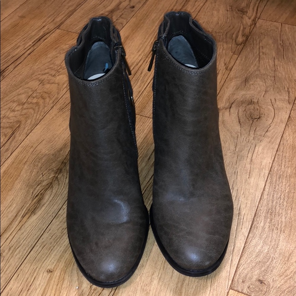 Grey INC heeled boots Size 8